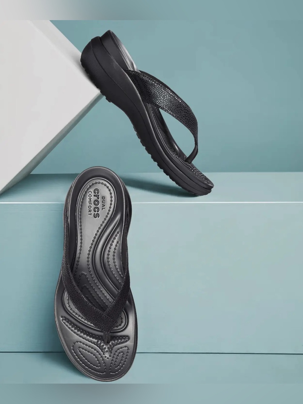 CROCS Women’s Size 8 Capri V Dual Comfort Black Shimmer Flip Flop-Discontinued - Picture 2 of 10